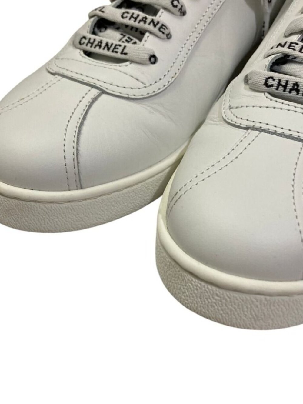Chanel Logo Leather Sneakers White - Picture 3 of 15